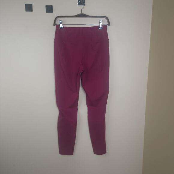 Asics 7/8 High Rise Fashion Cropped Tight in Berry Size M - Picture 7 of 11